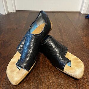 Fluevog Peacemaker Sandal - Black